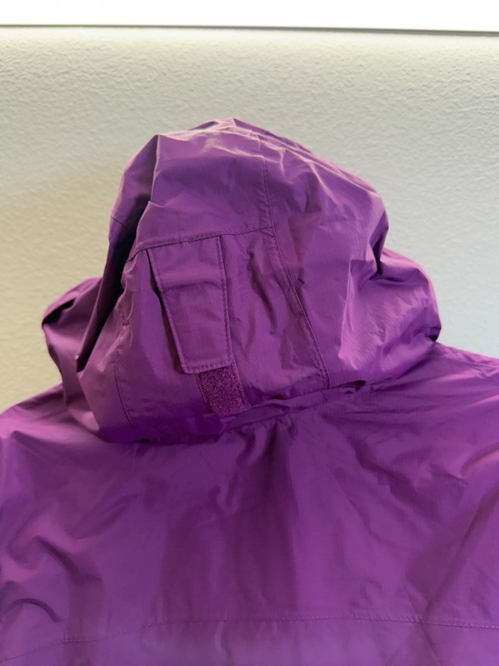 Columbia Women's Magenta Lightweight Waterproof Jacket - Picture 10 of 11